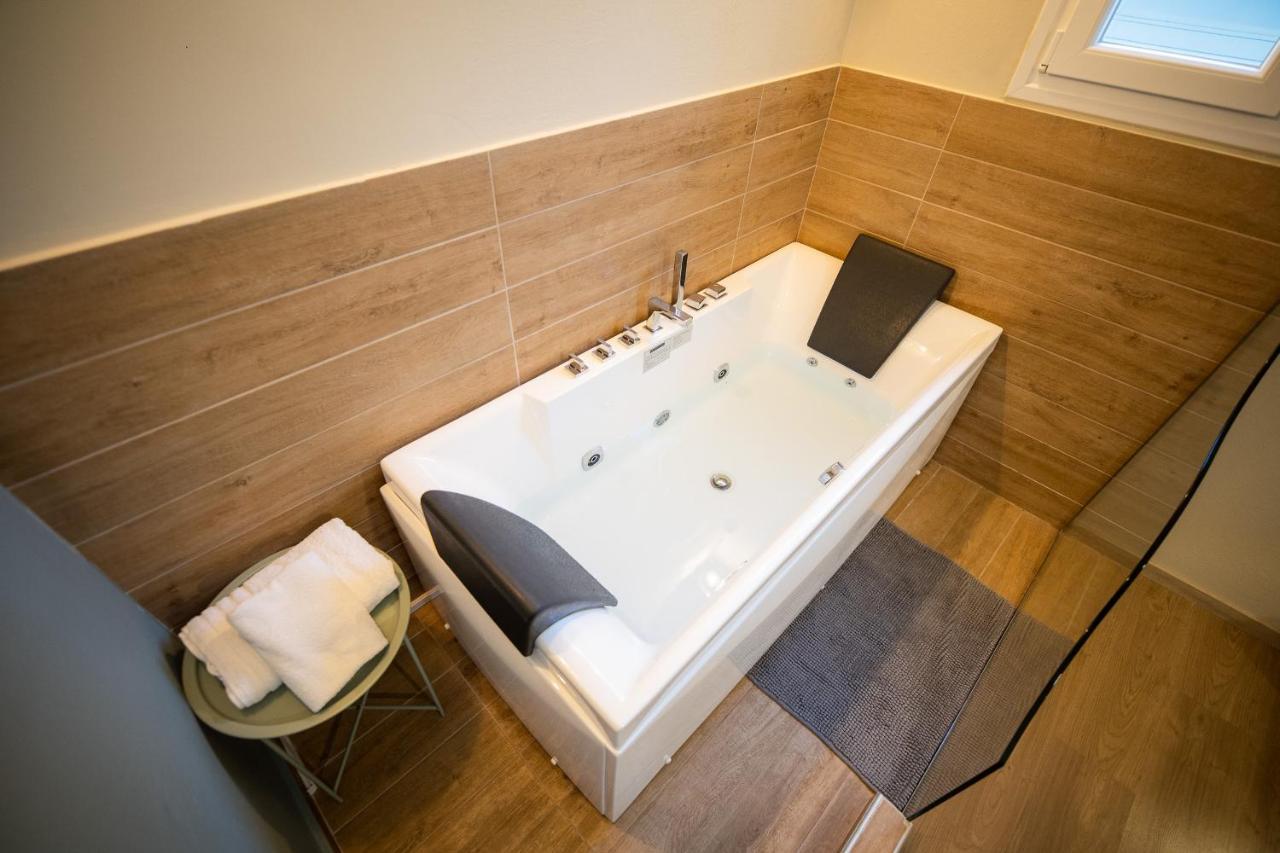 Belajo Central Apartment And Jacuzzi !! Volos Eksteriør bilde
